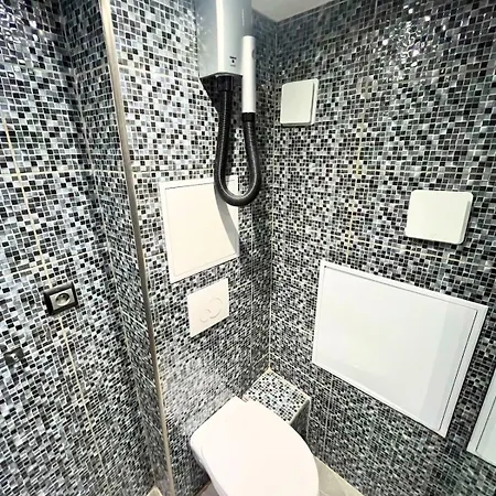 Le Ronali - Jacuzzi Apartment